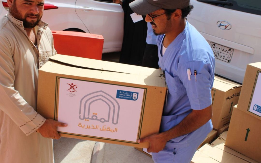 حملة خذ بيدي بالتعاون مع  نادي الطب / جامعة الملك سعود بتوزيع 50 سلة غذائية على المحتاجين بجمعية عناية/حي معكال